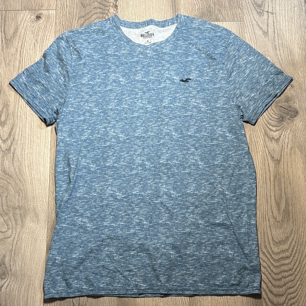Hollister Men's Heathered Blue Tee Size Medium